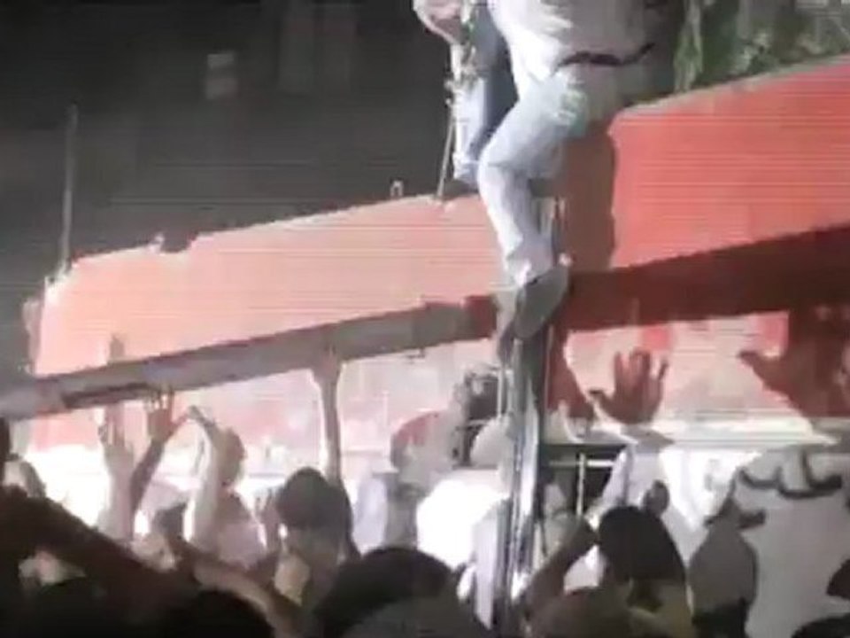 هدم بلوك كامل بالخازوق من الجدار العازل - تصحيح المسار