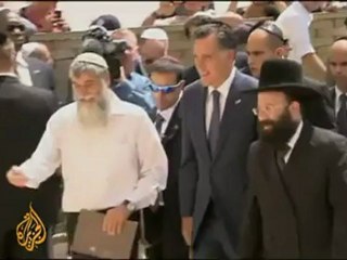 Romney eschews foreign policy for economy