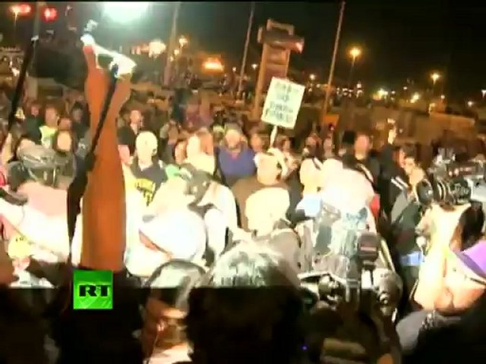 'Let them through!' RT crew faces Occupy Oakland protesters