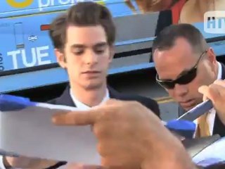 Andrew Garfield Walks The Spider-Man Red Carpet.
