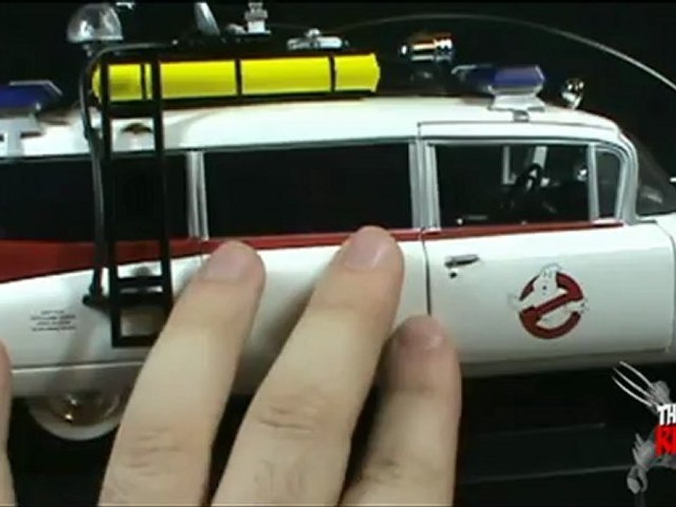 Collectible Spot - Joyride Ghostbusters 1:21 scale Ecto-1