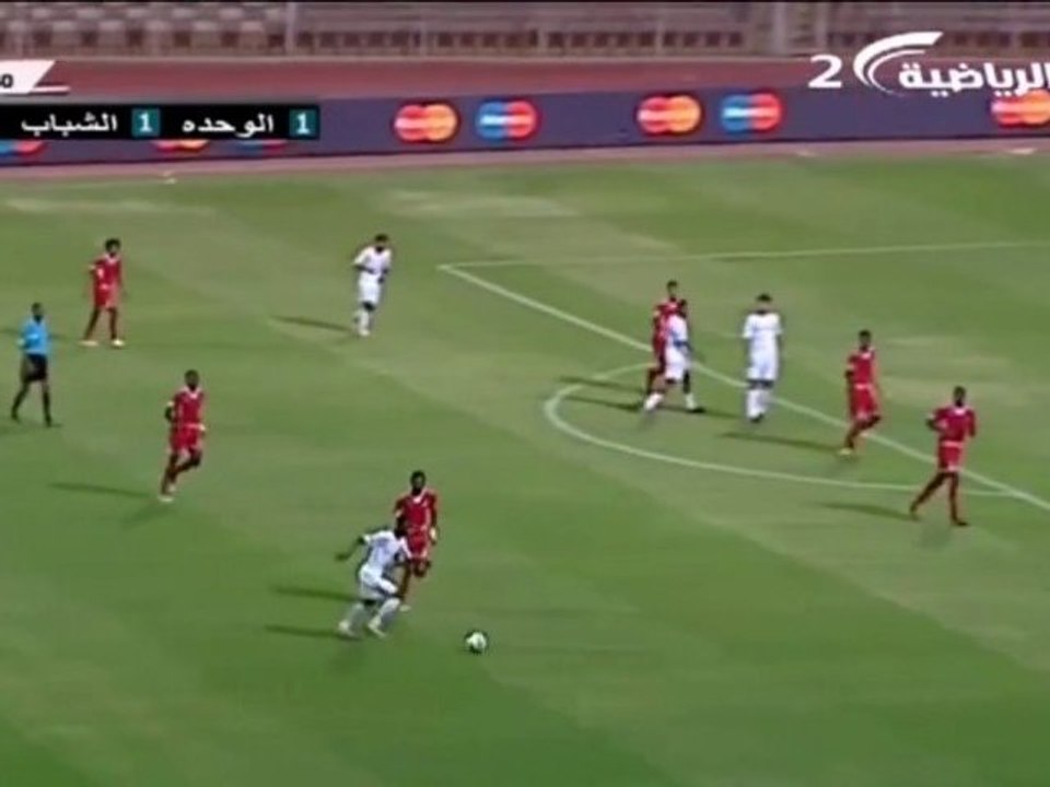 Une frappe de folie de 30 mètres qui fustige le gardien !