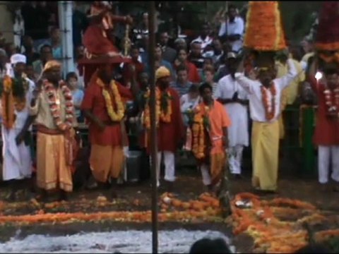 Marche sur le feu à Bois d'olives Saint-Pierre(Koïlou Velly) le 01 juillet 2012 partie 2