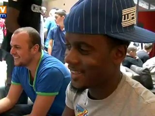 Le groupe Sexion d'assaut découvre le nouveau PES