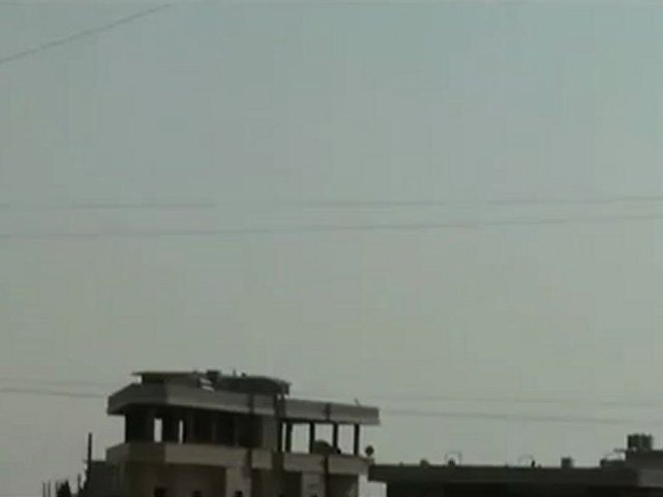 Syria فري برس  ادلب طائرة الميغ تقصف بلدة طعوم 29 8 2012