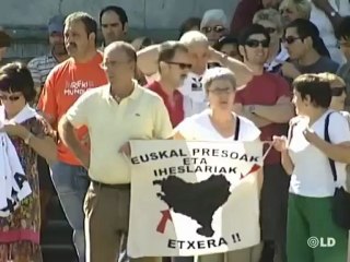 Proetarras boicotean una visita de la lehendakari en funciones a Azpeitia