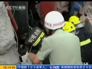 Tres muertos tras derrumbarse un puente en China