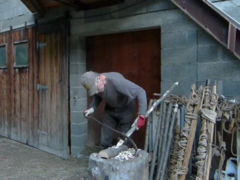 (Episode1) Faire ses foins avec un cheval et une motofaucheuse