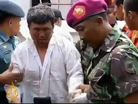 Indonesia boat sinking survivors brought ashore