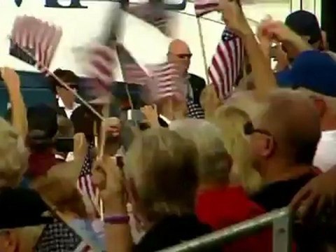 Romney views damage from Hurricane Isaac