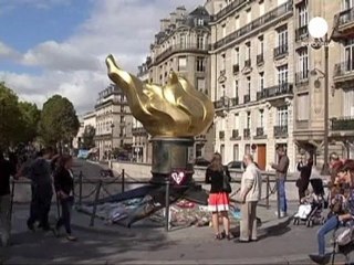 Parigi, fiori per Lady Diana a 15 anni dalla morte