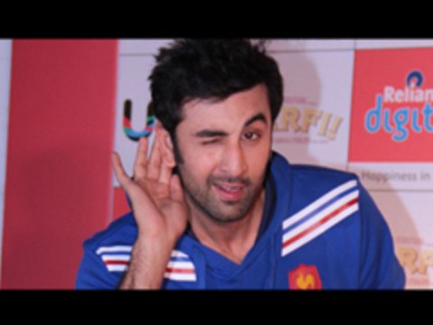 Ranbir Kapoor Flirts With Reporter | Demands For Phone Number