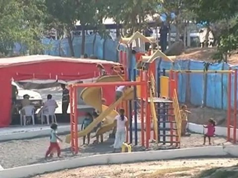 Syrian refugees stream into Turkey