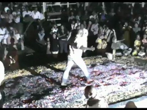 Marche sur le feu à Bois nèfles Saint-Leu le 14/07/2012 (partie3/3)