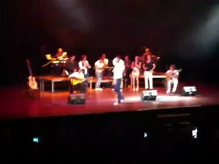 PEPE FLORES acompañando a las palmas a un amigo