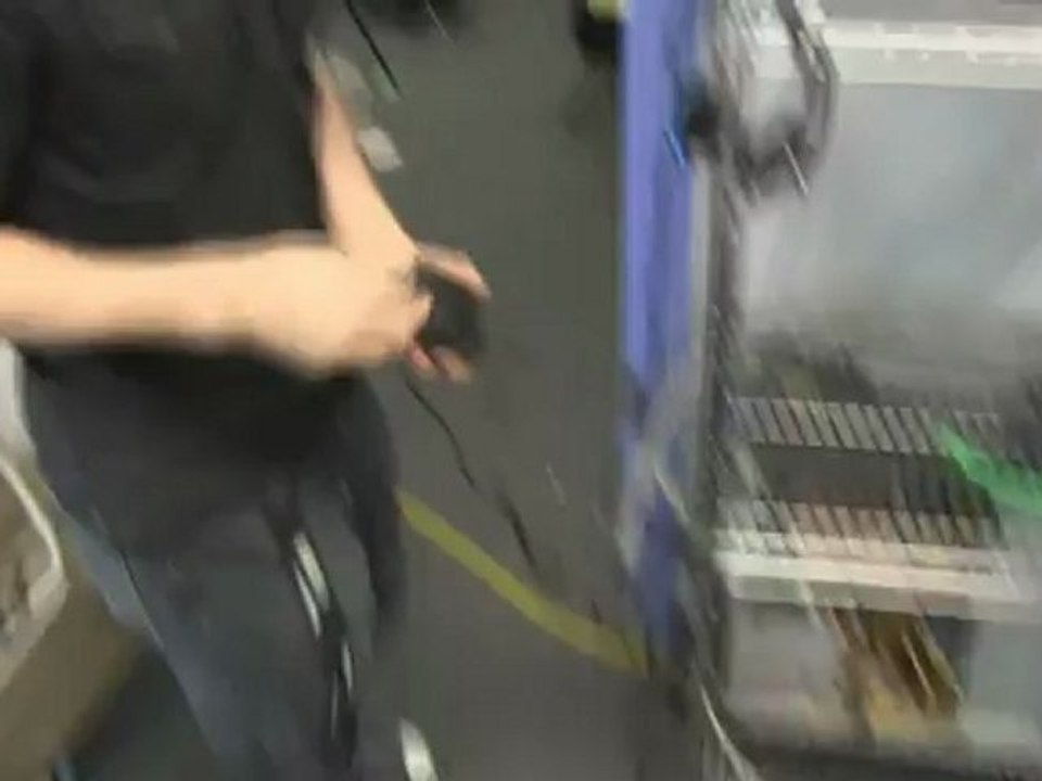 Logitech G600 MMO Gaming Mouse Unboxing & First Look Linus Tech Tips