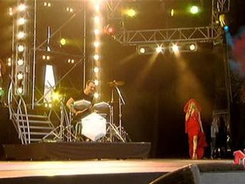 Najoua Belyzel - Je ferme les yeux