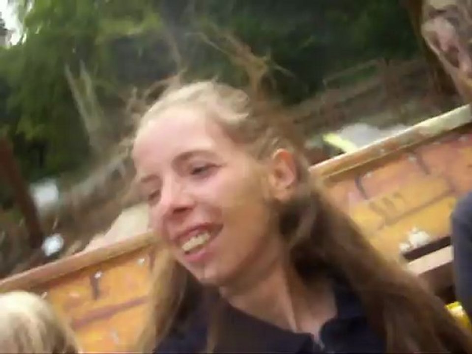 mdr ma soeur j'aime bien ta tete c'est a bellewaerde elle a faire vomire