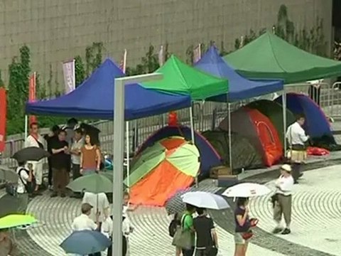 Hong Kong students end hunger strike