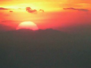 Coucher de soleil sur le Canigou vu de la montagne Sainte-Victoire30012012