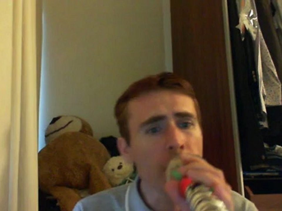 Wiwi égratigne "à la plage je suis un Jules" d'Hadi Kalafate