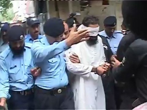 Paquistão prende imã que acusou cristã de blasfêmia