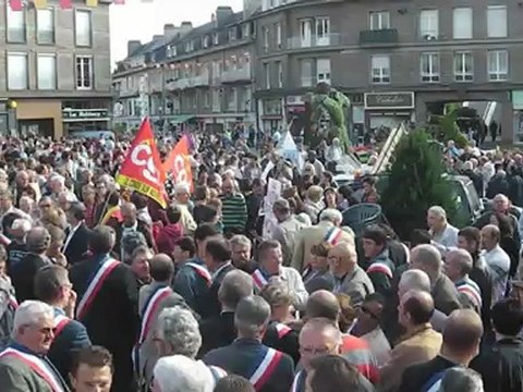 Manifestation festive contre la fermeture de la maternité de Vire