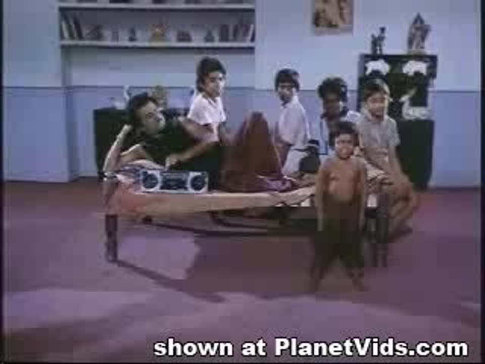 petit breakdancer indien