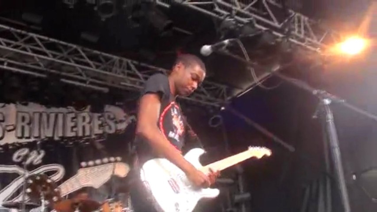 Jamiah On Fire and The Red Machine "Hoochie Coochie Man" Trois-Rivières 2012