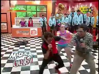 Chicken y Cipriano le cantan a Maruca