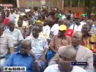 Jean Claude Ibovi rencontre les populations du quartier Kanga-Mbadzi