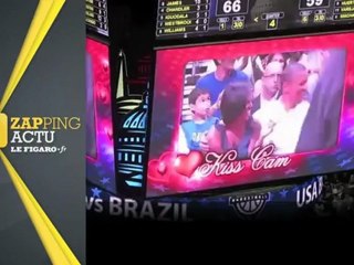 Barack Obama victime de la "kiss cam"
