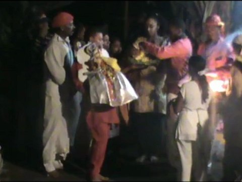 Marche sur le feu à Bois d'olives Saint-Pierre le 19/08/2012 (partie 1/2)