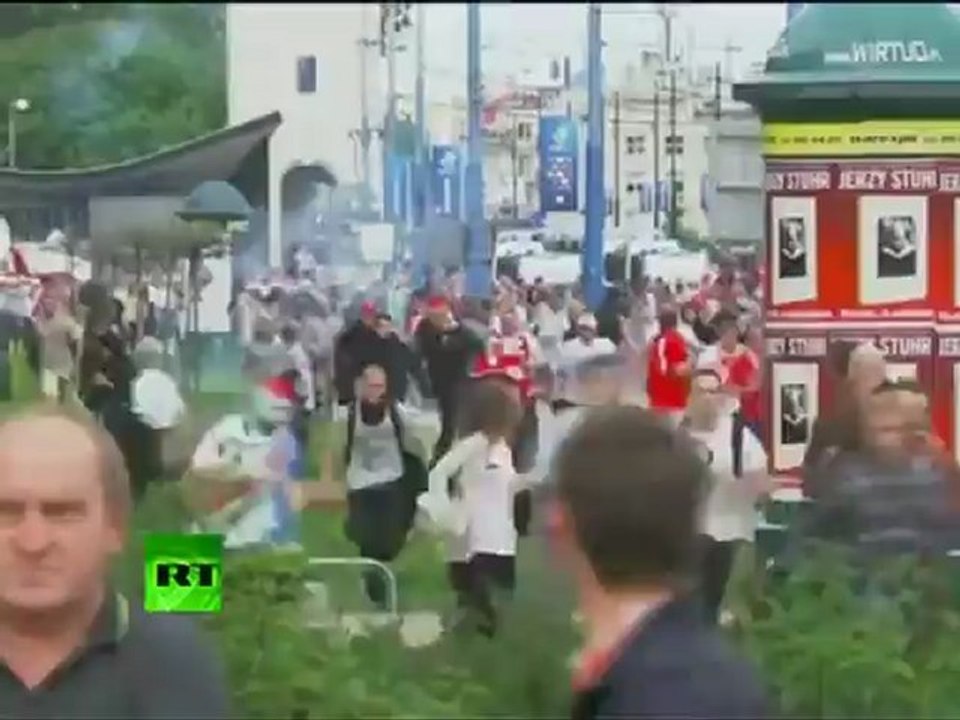 Video of brutal clashes between Russian & Polish fans in Warsaw