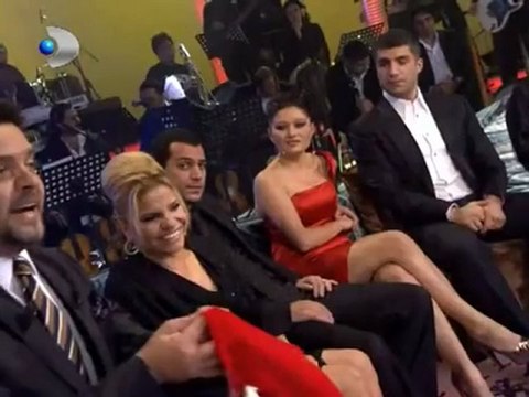 Nurgül Yeşilçay, Özcan Deniz and Murat Yıldırım in Beyaz Show ~ 31 December 2008 ~ 2/3