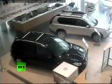 Total Breakdown: Raging gynecologist trashes car shop (CCTV)