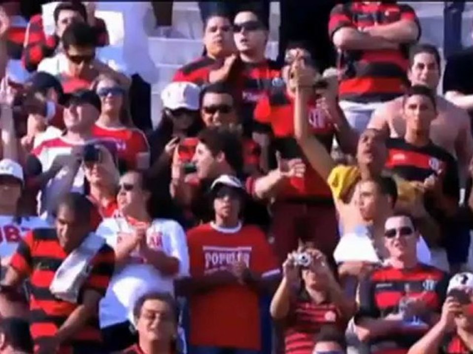 Brasileiro: Forlan bombt doppelt, Adriano schaut nur zu