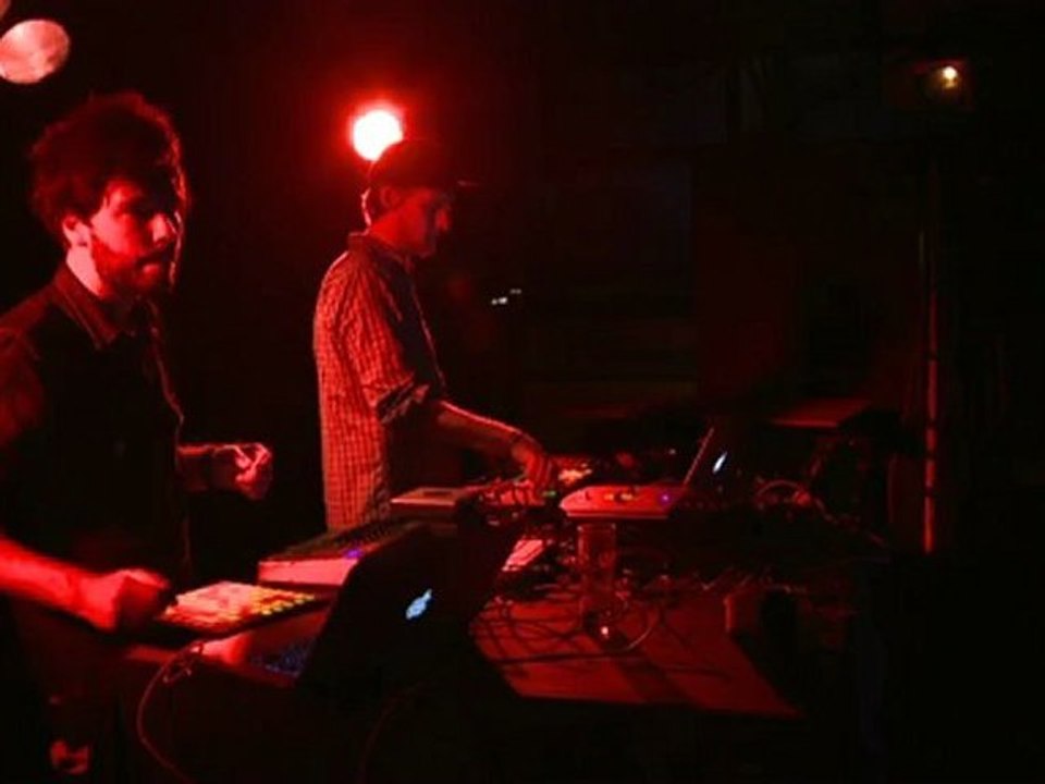 Hoosky -  Live @Off-Courts 2012