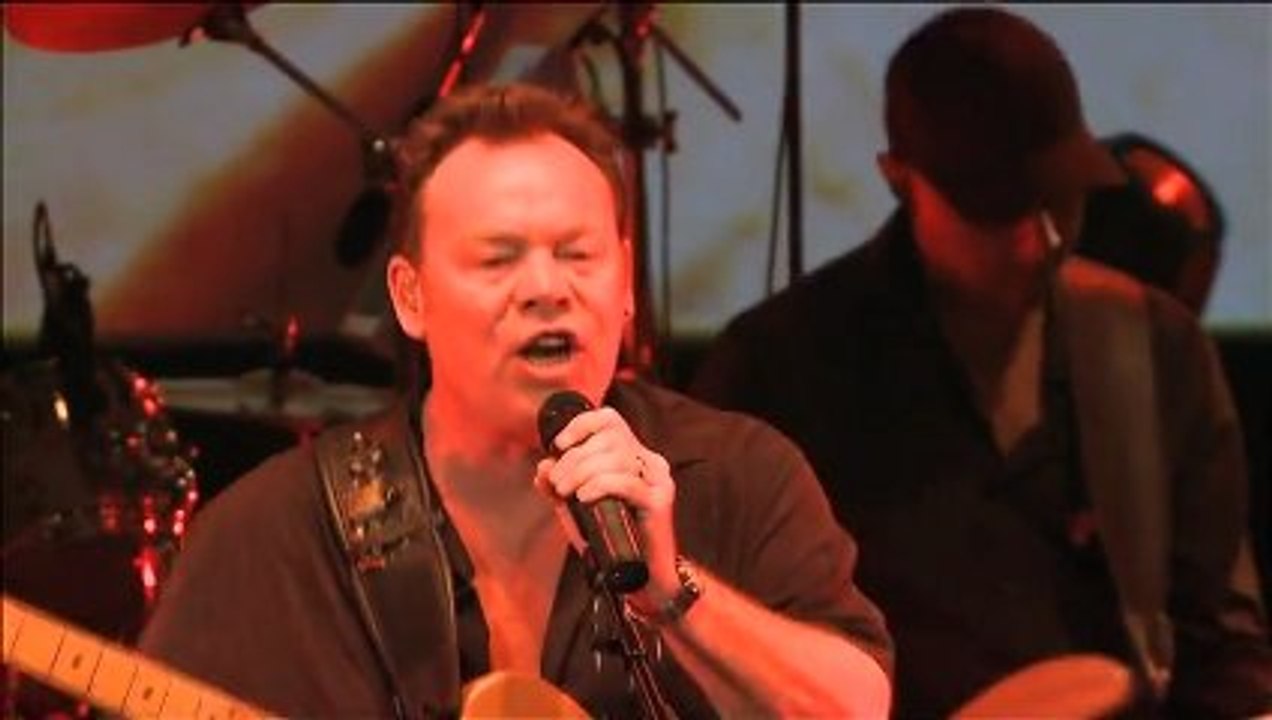 Ali Campbell - Red Red Wine (LIVE)