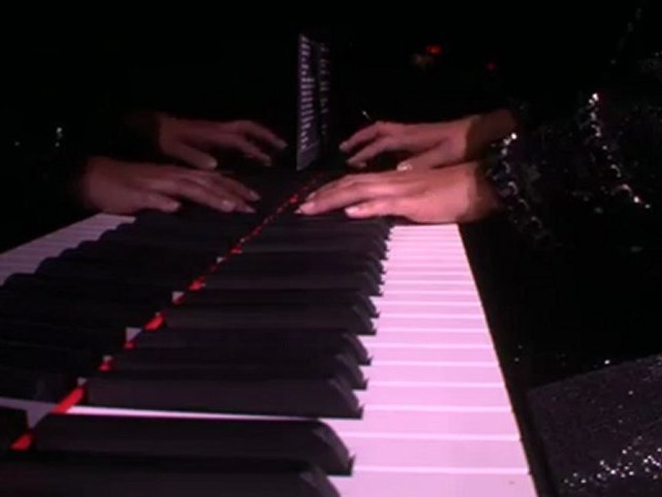 Alicia Keys - Raindrop Prelude (Piano & I- AOL Sessions +1)