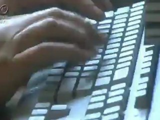 キーボードを打つ手 動画 Dailymotion