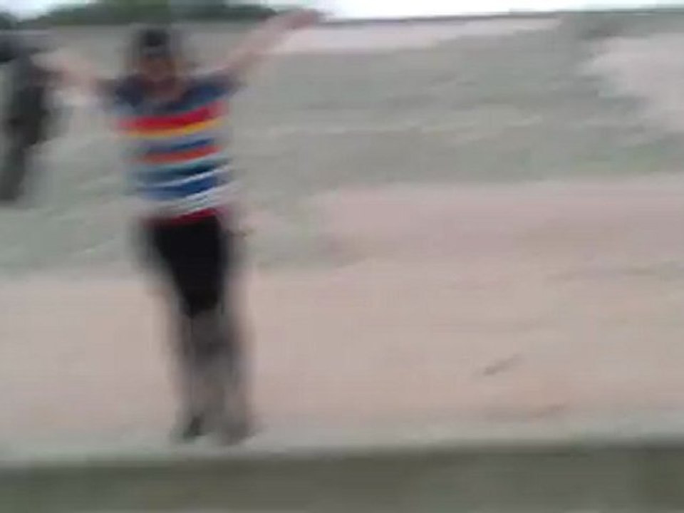 [Plage DK 23.06.12] Céline descend la digue !