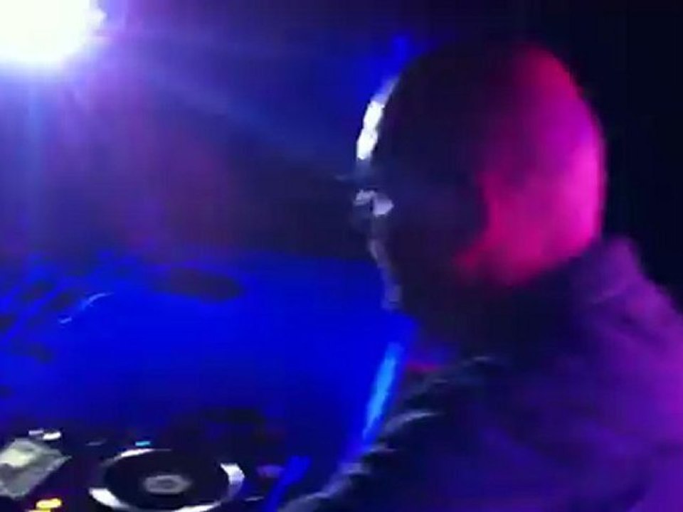 Kolombo @ Ghetto Hype - Paris (Batofar-31/08/12)