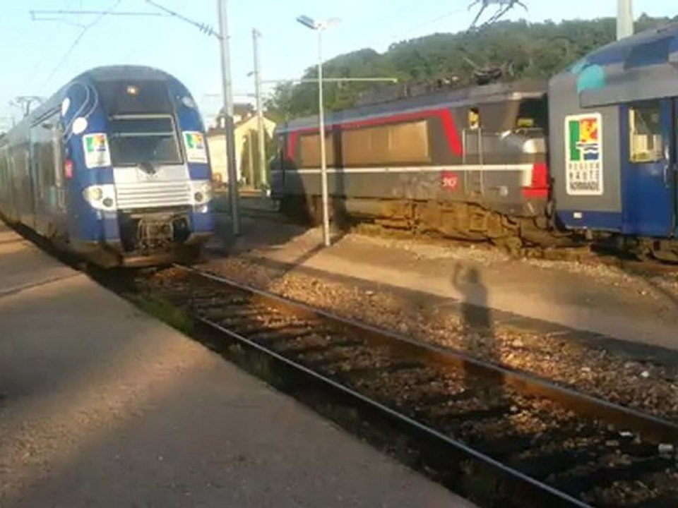 Passage BB26046, arrivée Z 26557, vue BB15007 VO2N Serquigny