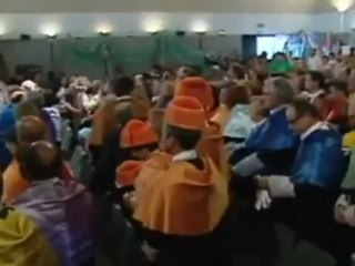 Download Video: Estudiantes y profesores irrumpen en el aula magna en la inauguración del curso en la UAM