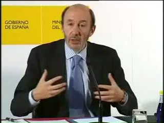 Rubalcaba alerta de un posible secuestro en pleno escándalo por el chivatazo
