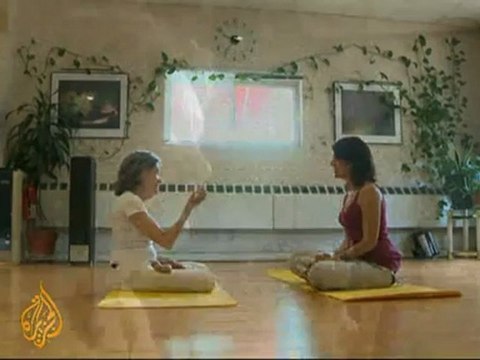 World's oldest yoga teacher still going strong