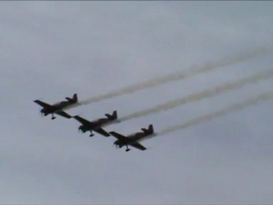 patrouille royal jordanian falcons pontoise 02/09/12 extra 300