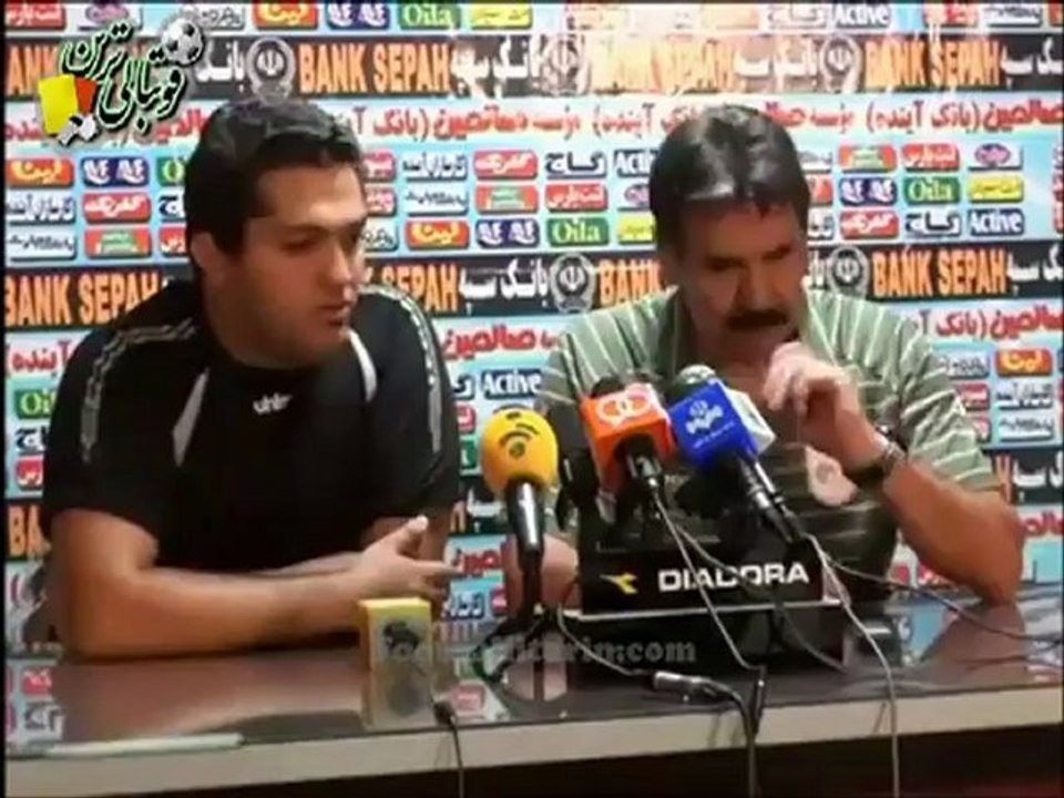 Toni passa-se da cabeça em conferência de imprensa no Irão