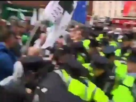 Duros enfrentamientos entre manifestantes y policía en Dublin